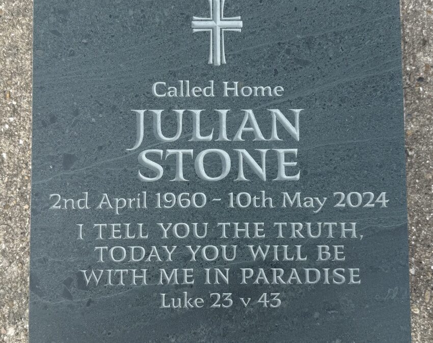 Memorial Plaques vs Small Cremation Headstones
