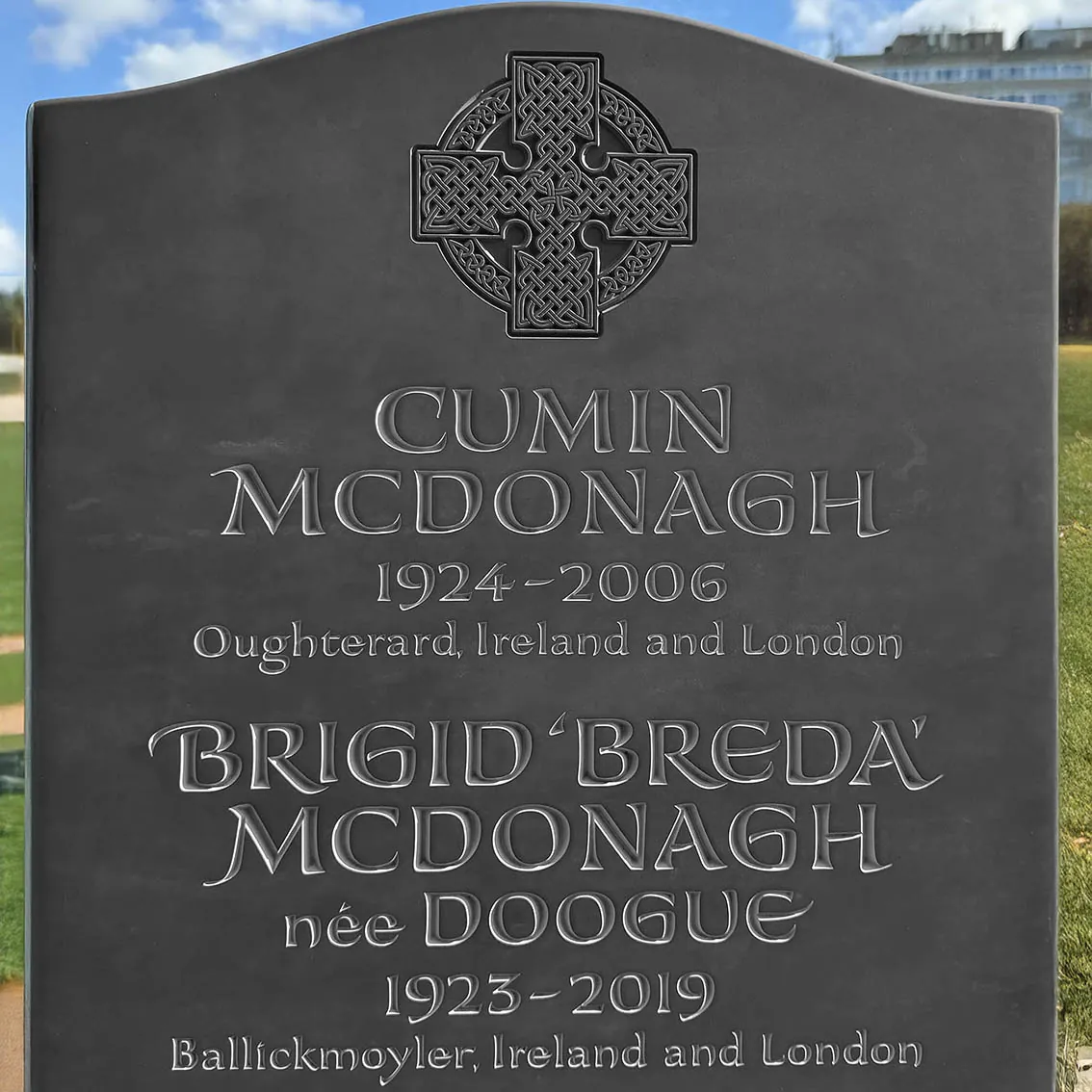 How Lettering and Design Affect Gravestone Prices